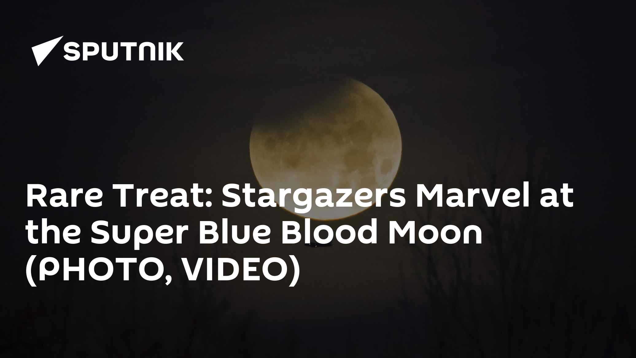 Rare Treat: Stargazers Marvel at the Super Blue Blood Moon (PHOTO ...