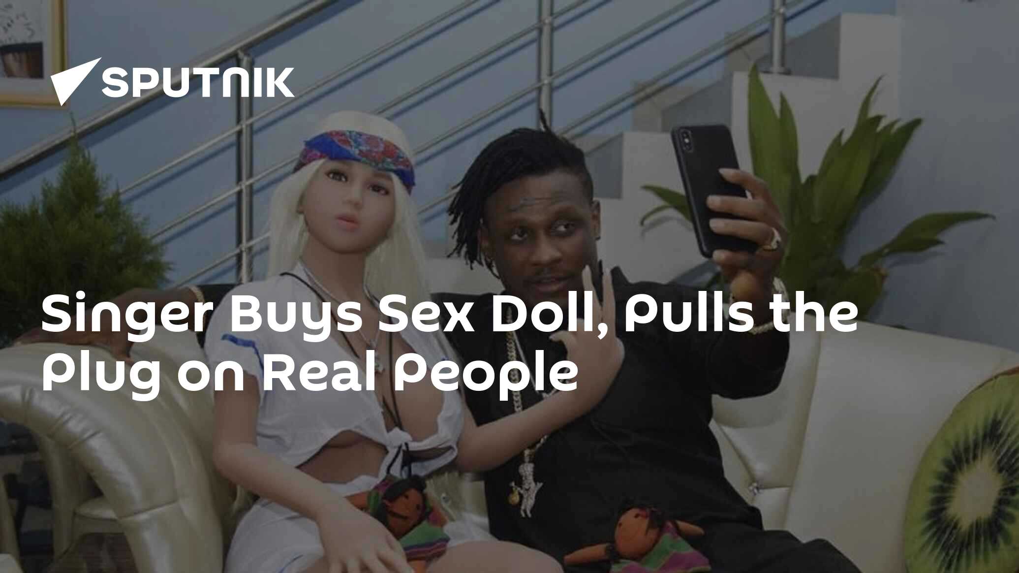 Singer Buys Sex Doll Pulls the Plug on Real People 19.04.2018