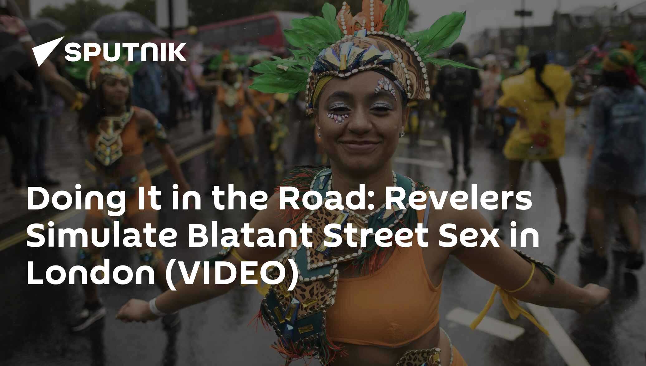 Doing It in the Road: Revelers Simulate Blatant Street Sex in London (VIDEO)  - 27.08.2018, Sputnik International