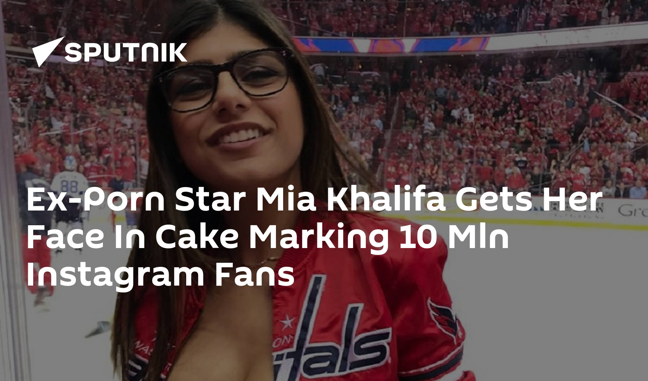 Ex Porn Star Mia Khalifa Gets Her Face In Cake Marking 10 Mln Instagram