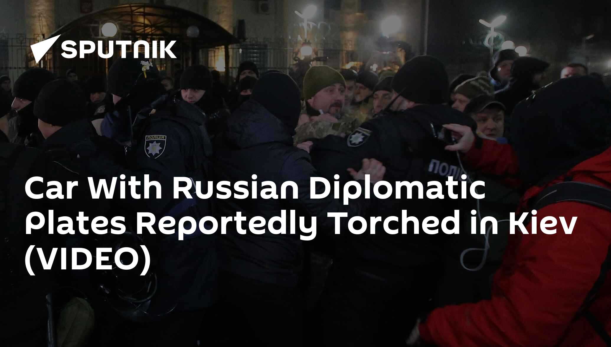 Car With Russian Diplomatic Plates Reportedly Torched in Kiev (VIDEO