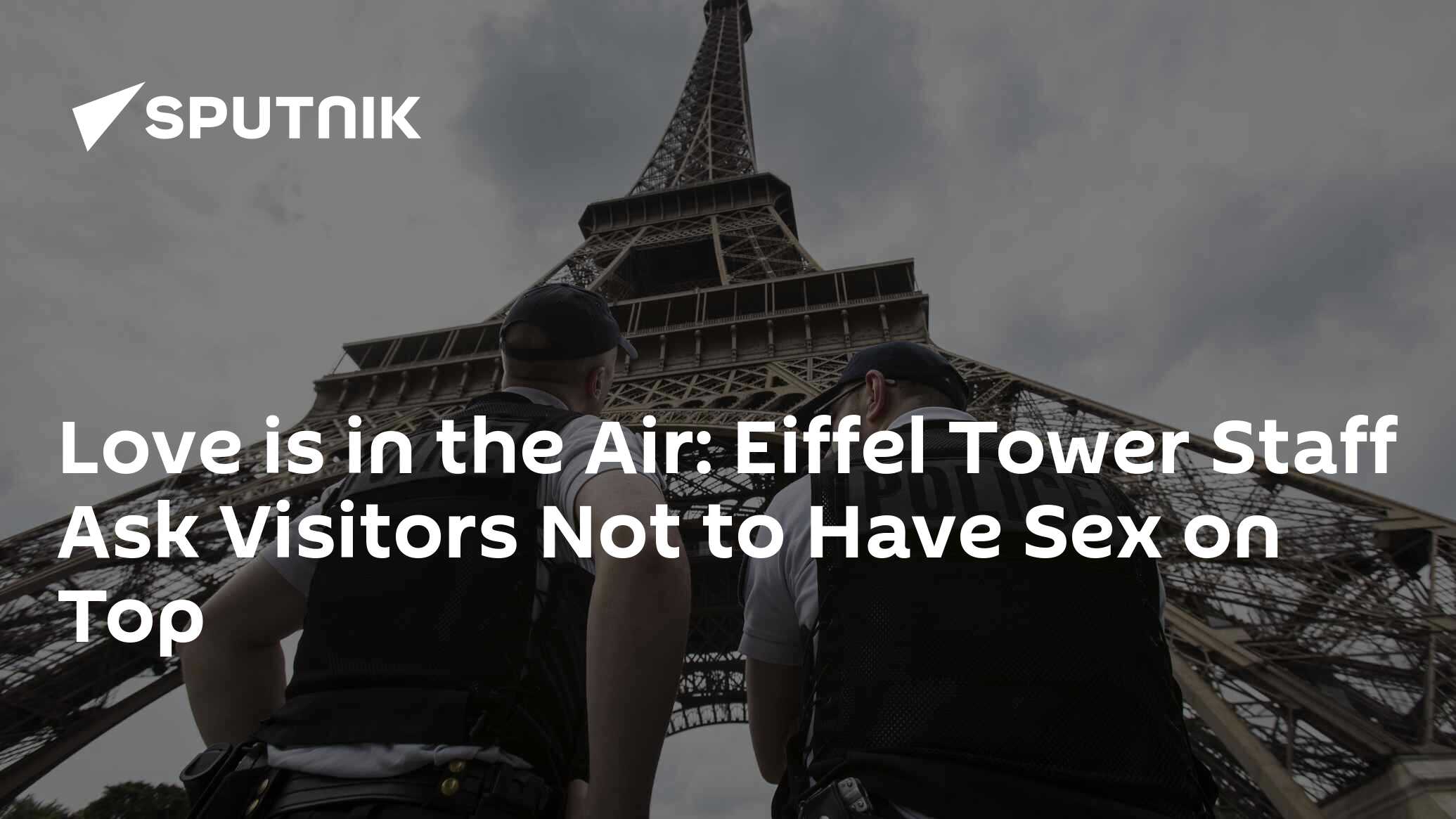 Love is in the Air: Eiffel Tower Staff Ask Visitors Not to Have Sex on Top  - 31.03.2019, Sputnik International