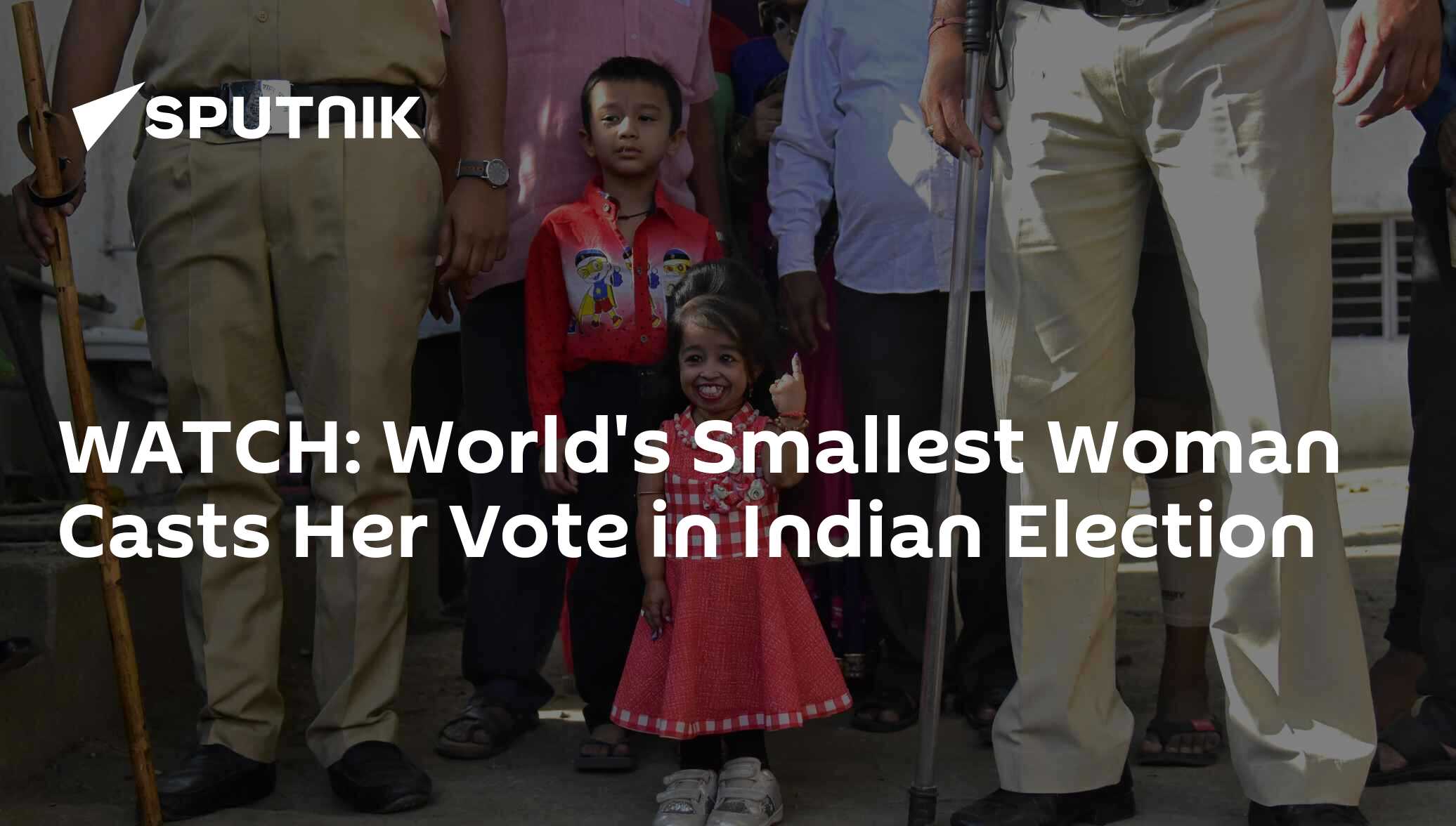 WATCH World's Smallest Woman Casts Her Vote in Indian Election 11.04