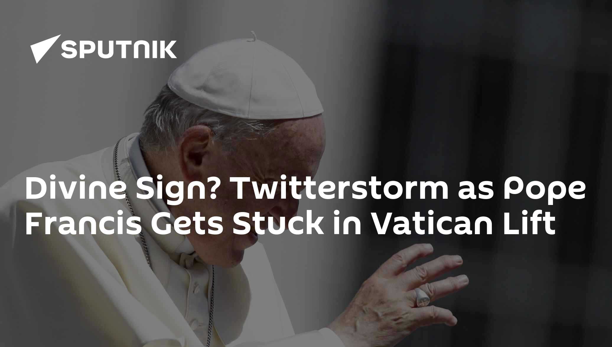Divine Sign? Twitterstorm as Pope Francis Gets Stuck in Vatican Lift