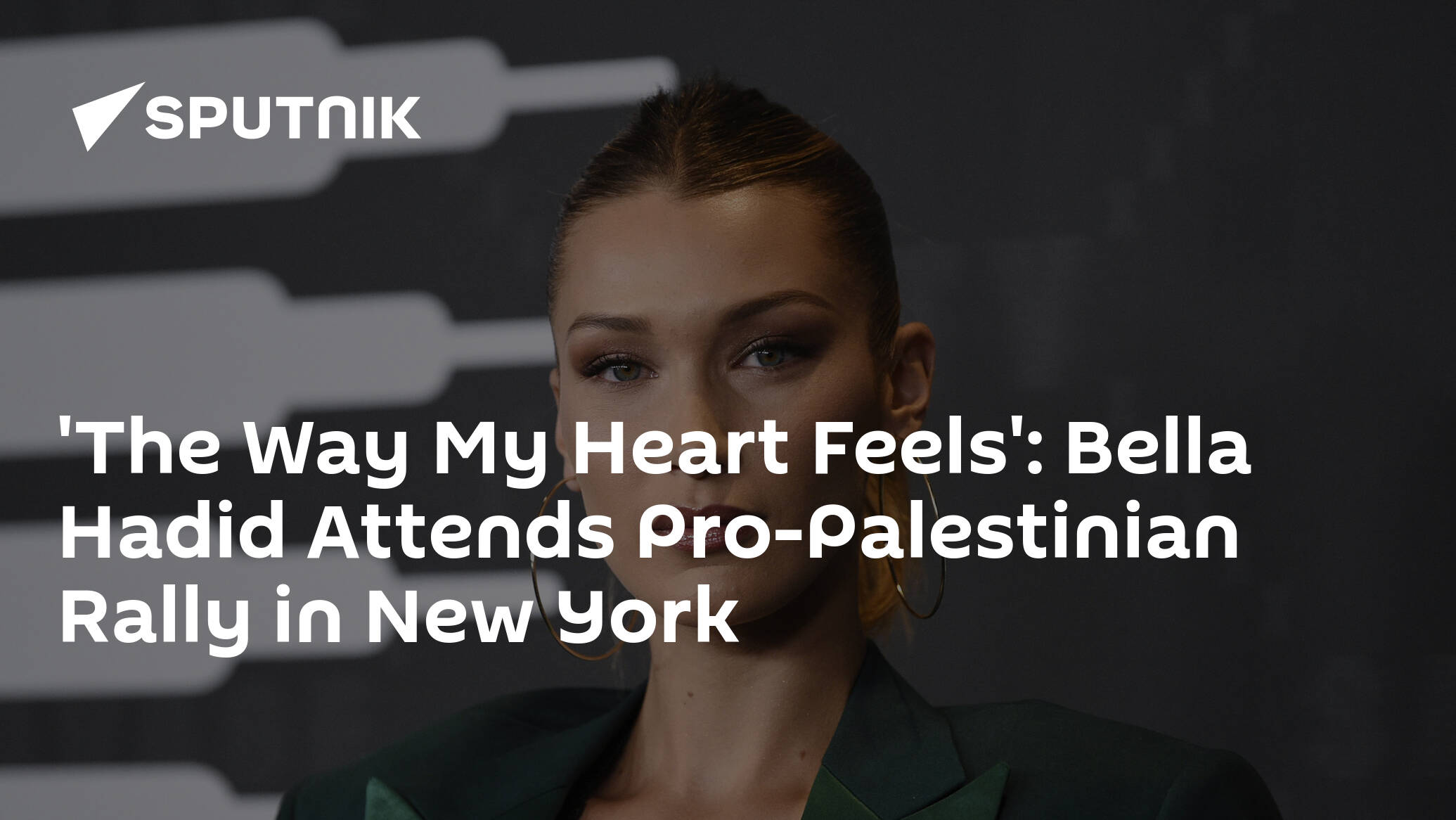 Gregory on X: Bella Hadid standing & demonstrating in #Brooklyn #NY  wearing her keffiyeh & proudly carrying aloft the Flag of her Homeland  of #Palestine in solidarity with all those under siege