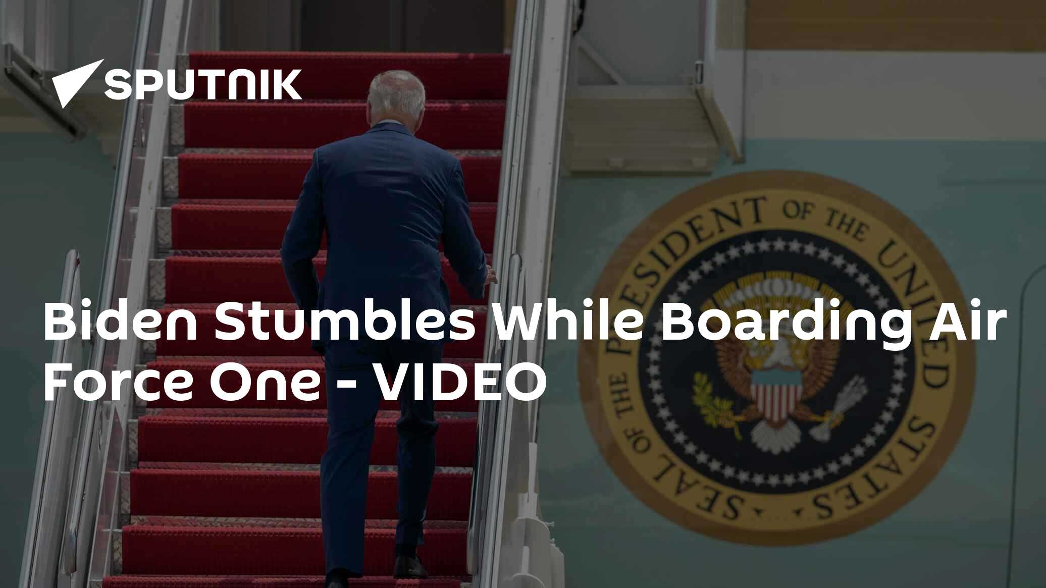 Biden stumbles while boarding Air Force One