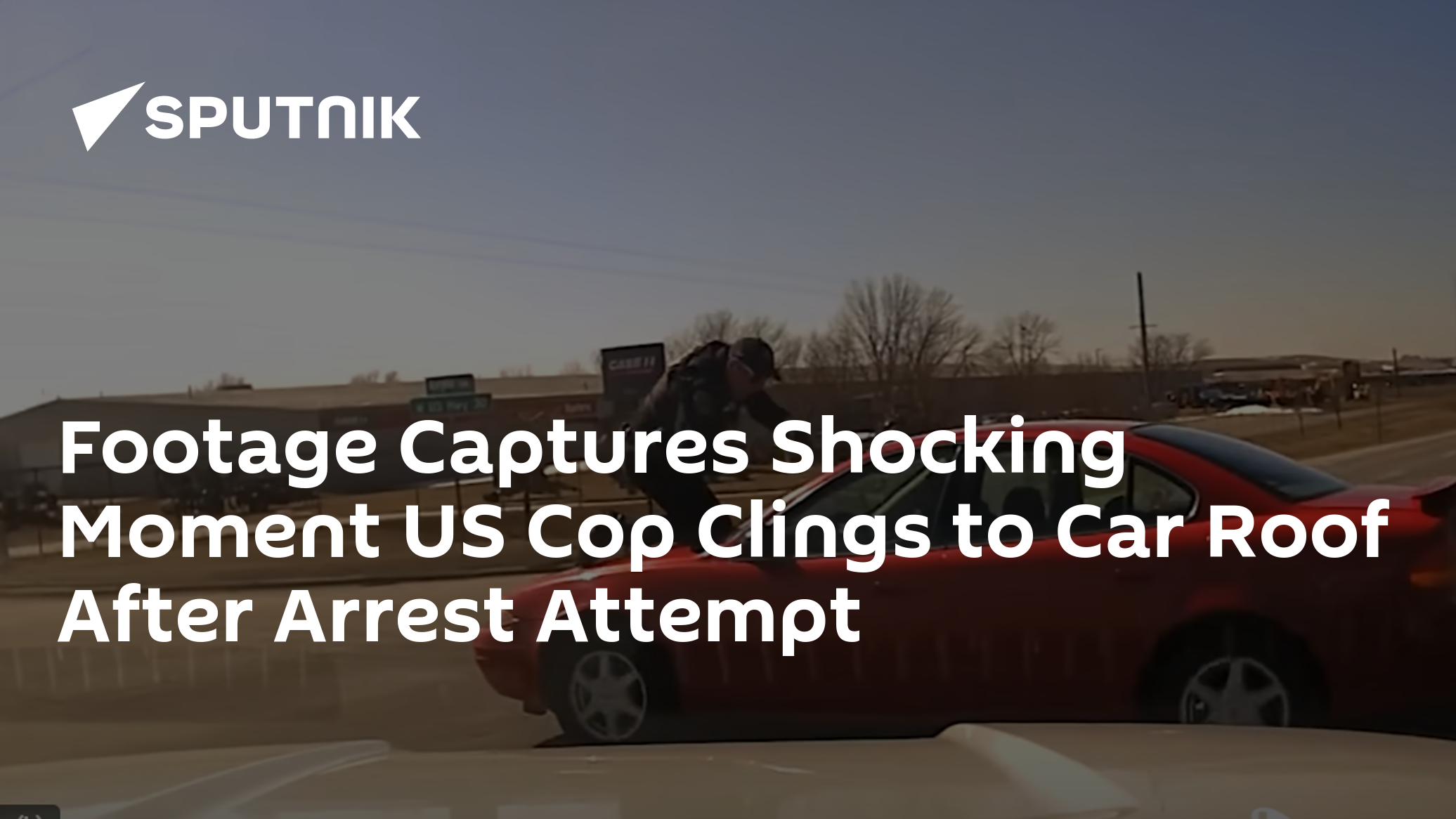 Video: Policeman Chases Suspect on Roof of His Car - Vimarsana News