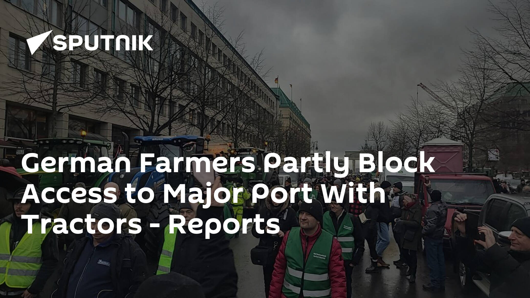 German Farmers Partly Block Access to Major Port With Tractors – Reports