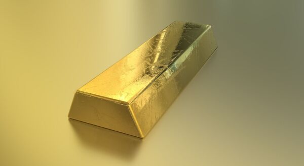 Gold Steadies at $1,800 on Safe-Haven Appeal Boosted by COVID-19 Spike, Flaring US-China Spat - Sputnik International