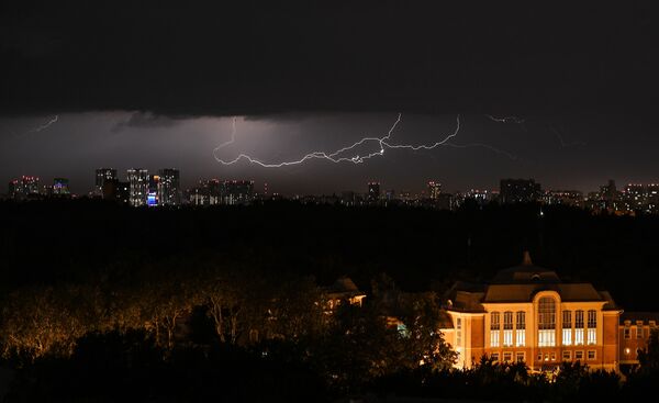 Views of a powerful thunderstorm in Moscow. - Sputnik International