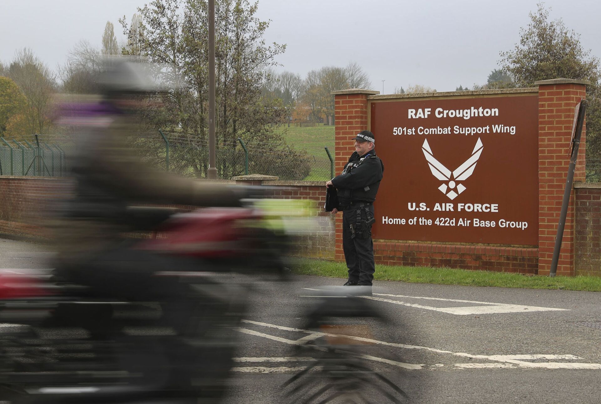 A motorbike convoy follows Harry Dunn's last ride as a tribute to the teenager who died when his motorbike was involved in a head-on collision in August 2019, near to RAF Croughton airforce base, in Brackley, England - Sputnik International, 1920, 07.09.2021