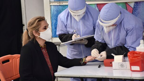 Healthcare workers conduct a blood test on Bolivia's Interim President Jeanine Anez during the World Blood Donor Day campaign at the presidential palace in La Paz, Bolivia, June 12, 2020. - Sputnik International