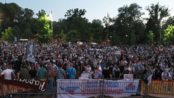 People gather for an anti-government protest outside the parliament building in Belgrade - Sputnik International