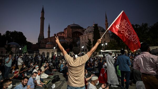 People outside the Hagia Sophia museum in Istanbul - Sputnik International