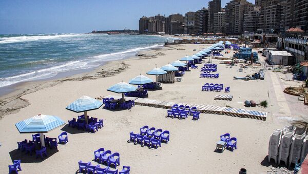 Deserted beach in Egypt's northern Mediterranean coastal city of Alexandria - Sputnik International
