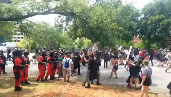 Officers of South Carolina's Columbia Police Department, dressed in riot gear, deploy tear gas against anti-racist protesters on May 31, 2020 - Sputnik International