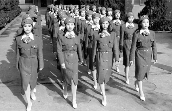 Forty Chinese girls will be stewardess prepare for their first class in China's first school for training hostess on Sunday, Jan.5, 1997 in Hangzhou, Zhejiang province - Sputnik International
