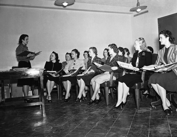 Chief Stewardess Hazel Brooks of America’s airlines addresses the class of 23 candidates for positions with the air transportation company, as the company’s school began six weeks course at North Beach Airport, New York, 6 November 1939 - Sputnik International