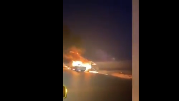 Flame Allegedly Consuming US trucks in Iraq - Sputnik International