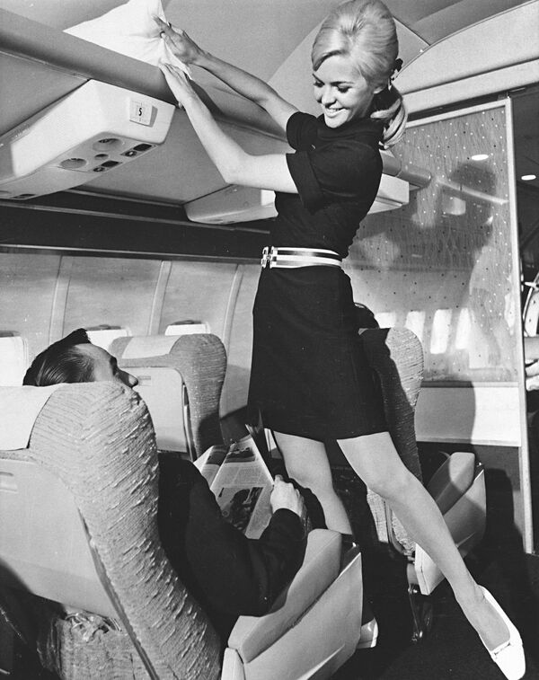 The Sky is the Limit! Stunning Vintage Flight Attendants That Make Airlines Look Like Heaven - Sputnik International