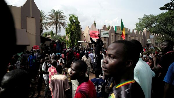  Supporters of Imam Mahmoud Dicko and other opposition political parties protest after  President  Ibrahim Boubacar Keita rejected concessions, aimed at resolving a months-long political stand-off, in Bamako, Mali 10 July 2020. - Sputnik International