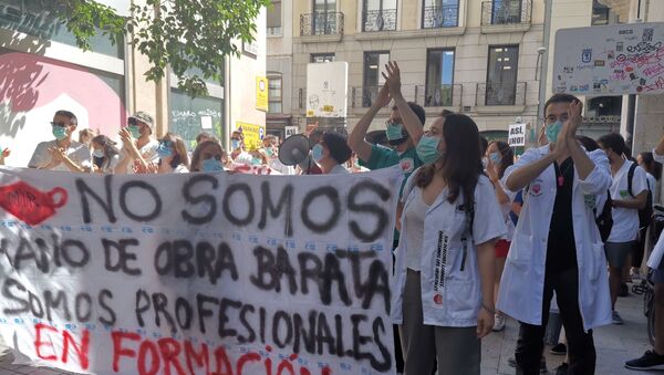 Spanish health workers protesting in Madrid - Sputnik International