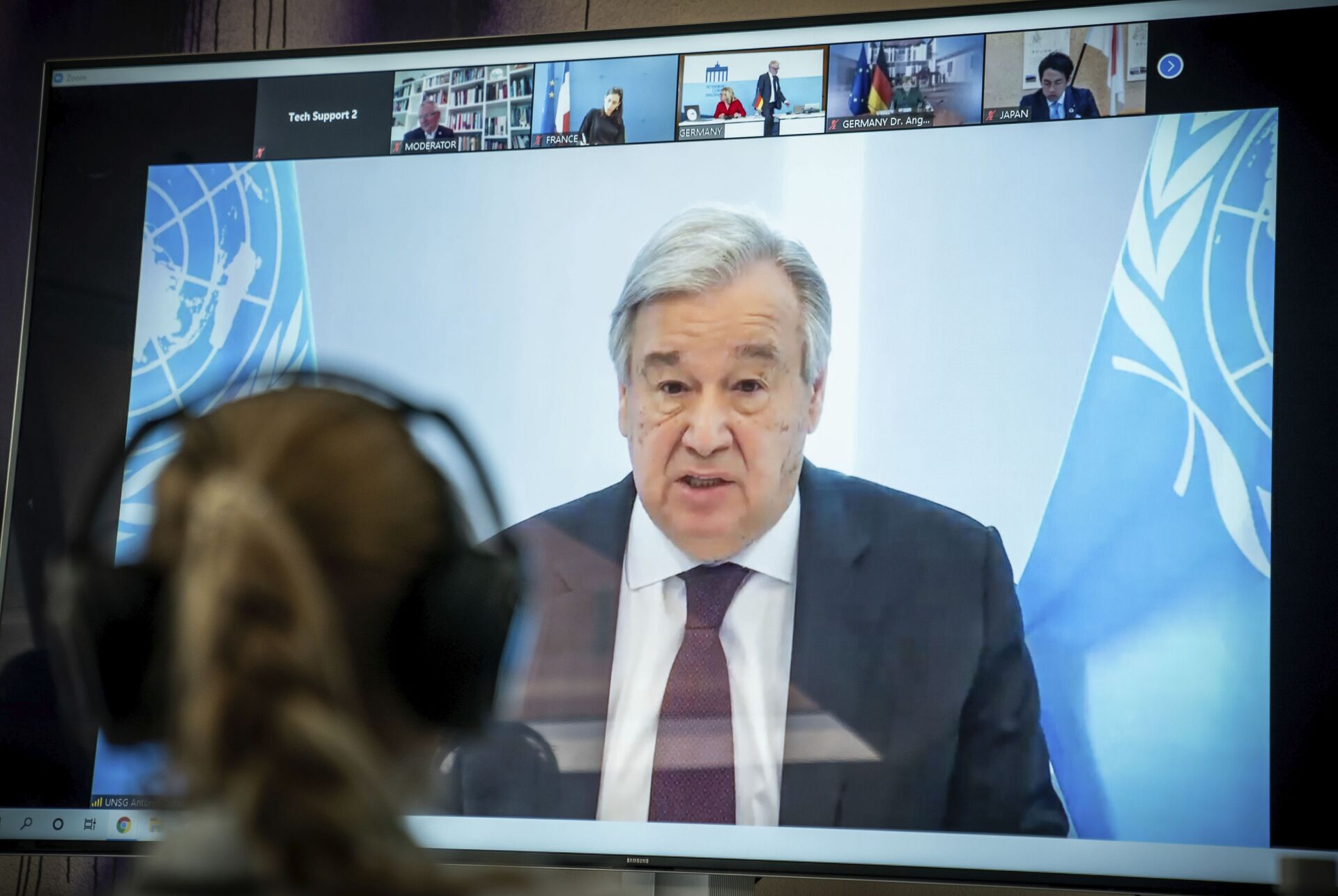 Antonio Guterres, UN Secretary-General displayed on a screen at the  Environment Ministry as he delivers his speech at the Petersberg Climate Dialogue, in Berlin, Germany, Tuesday, April 28, 2020. - Sputnik International, 1920, 23.02.2022
