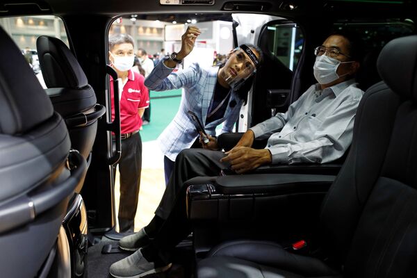 A customer sits inside a Lexus LM 300h during the media day of the 41st Bangkok International Motor Show after the Thai government eased measures to prevent the spread of the coronavirus disease (COVID-19) in Bangkok, Thailand July 14, 2020.  - Sputnik International