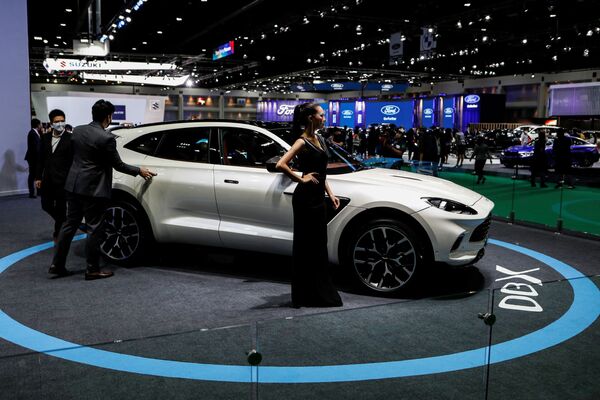 A model wearing a face shield poses with an Aston Martin DBX during the media day of the 41st Bangkok International Motor Show after the Thai government eased measures to prevent the spread of the coronavirus disease (COVID-19) in Bangkok, Thailand July 14, 2020.  - Sputnik International
