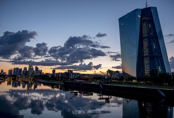 European Commission Touts Strategy for Digital Euro Rollout, Mulling Safeguards Against Crypto Risks - Sputnik International