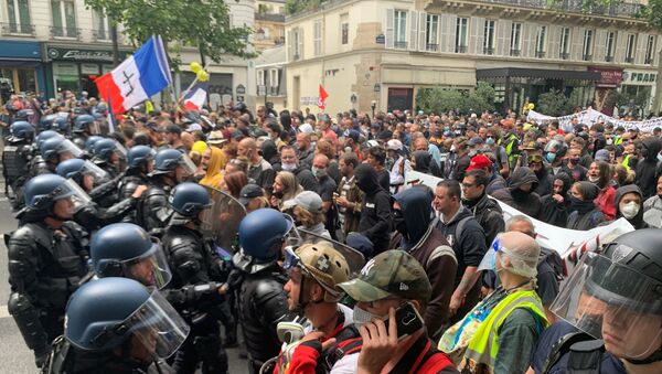Anti-government protest in Paris on 14 July 2020 - Sputnik International
