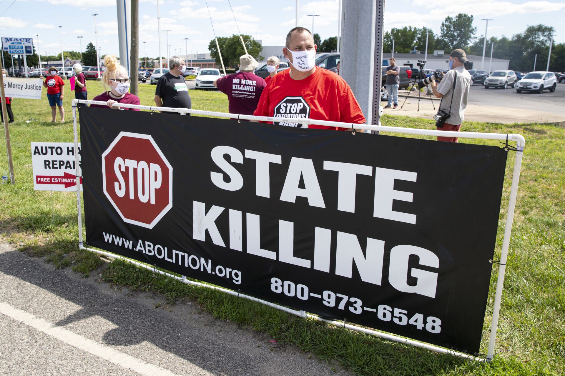 Protesters against the death penalty gather in Terre Haute, Ind., Monday, July 13, 2020 - Sputnik International, 1920, 07.09.2021