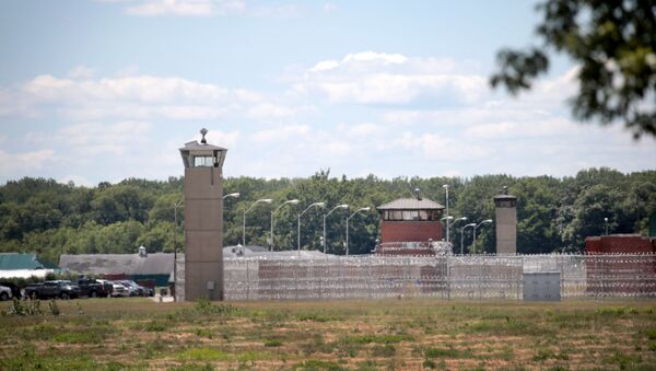A guard tower sits along a security fence at the Federal Correctional Complex where Daniel Lewis Lee was executed on July 14, 2020 in Terre Haute, Indiana.  - Sputnik International
