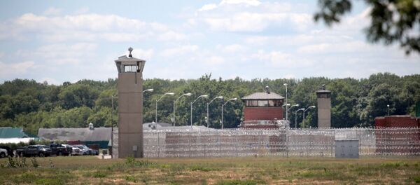 A guard tower sits along a security fence at the Federal Correctional Complex where Daniel Lewis Lee was executed on July 14, 2020 in Terre Haute, Indiana. A guard tower sits along a security fence at the Federal Correctional Complex where Daniel Lewis Lee was executed on July 14, 2020 in Terre Haute, Indiana. - Sputnik International