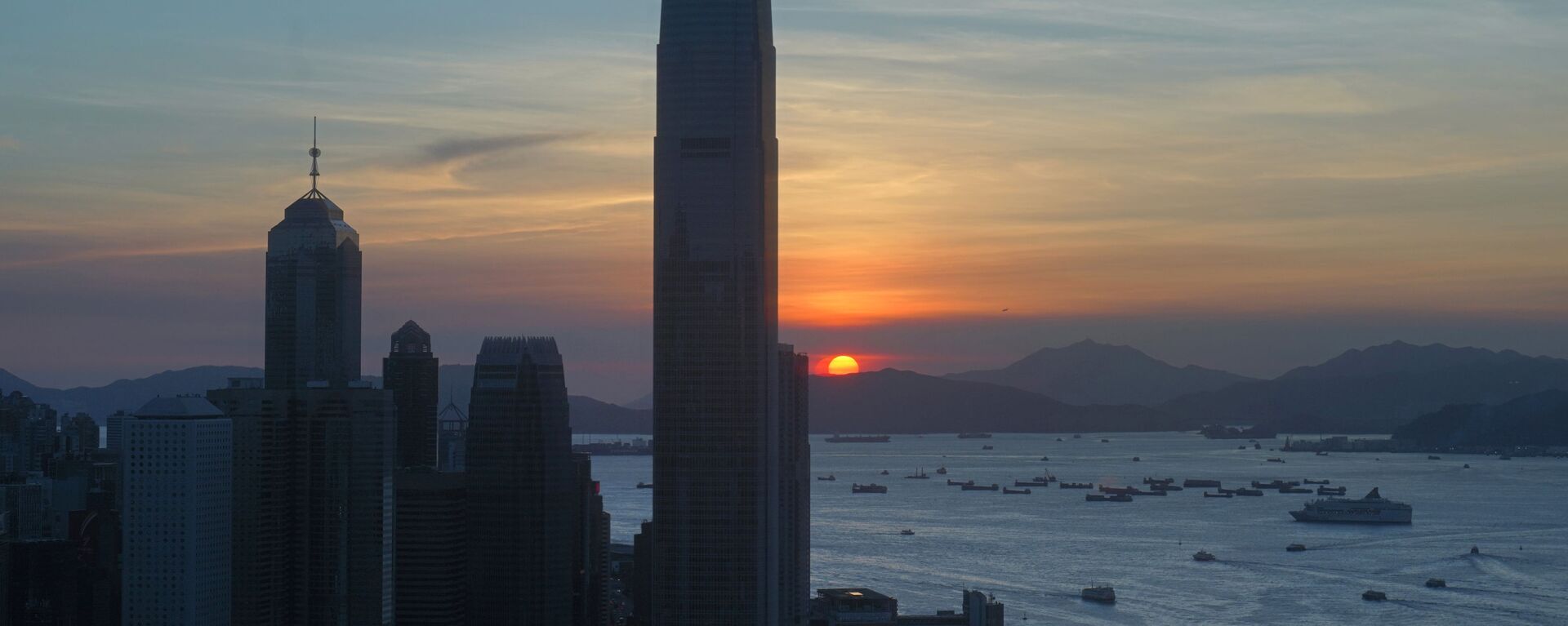 The skyline of the business district is silhouetted at sunset in Hong Kong Monday, July 13, 2020 - Sputnik International, 1920, 02.02.2022
