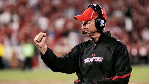 Texas Tech head coach Tommy Tuberville celebrates a touchdown in the second half of the NCAA Big 12 Conference football game against the University of Oklahoma in Norman, Oklahoma, 22 October 2011. - Sputnik International