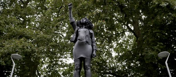 A new black resin and steel statue entitled A Surge of Power (Jen Reid) 2020 by artist Marc Quinn stands after the statue was put up this morning on the empty plinth of the toppled statue of 17th century slave trader Edward Colston, which was pulled down during a Black Lives Matter protest in Bristol, England, Wednesday, 15 July 2020 - Sputnik International