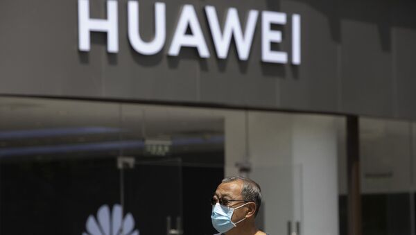 In this 18 May 2020 file photo, a man wearing a face mask to protect him against the coronavirus walks past a Huawei retail store in Beijing - Sputnik International