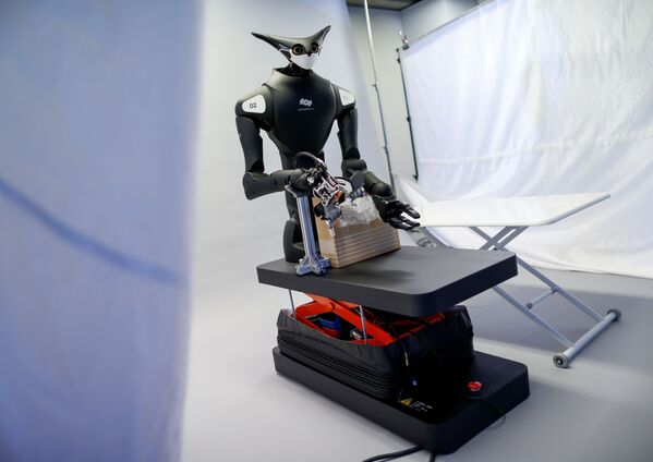 Telexistence's shelf-stacking avatar robot, designed to resemble a kangaroo and developed to work in a convenience store, is seen during a photo opportunity ahead of its unveiling in Tokyo, Japan July 3, 2020. - Sputnik International