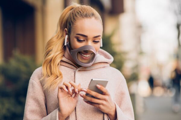 New Normal: Face Masks That Are Transparent, Translate Into Eight Languages & Deactivate Covid-19 New Normal: Face Masks That Are Transparent, Translate Into Eight Languages & Deactivate Covid-19 - Sputnik International