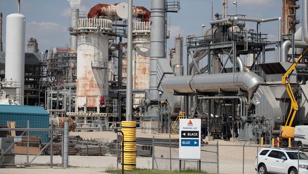 A refinery owned by Citgo, a subsidiary of PDVSA, the Venezuelan state owned oil company, sits along the I&M Canal on May 15, 2019 in Lemont, Illinois. - Sputnik International