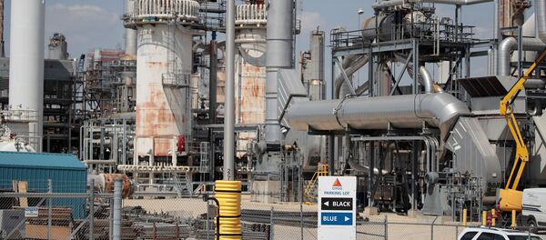 A refinery owned by Citgo, a subsidiary of PDVSA, the Venezuelan state owned oil company, sits along the I&M Canal on May 15, 2019 in Lemont, Illinois. - Sputnik International