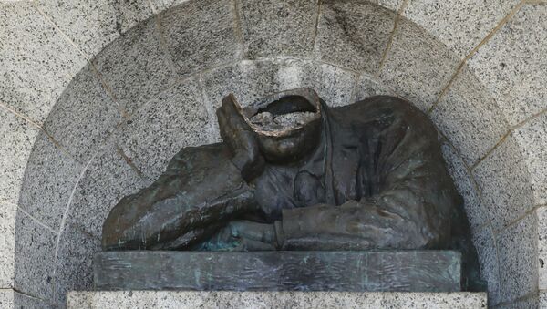 A view of the vandalised statue of Cecil Rhodes, at the Rhodes Memorial in Cape Town, South Africa, Wednesday, July 15, 2020. A statue of the British colonialist Cecil Rhodes has been beheaded in Cape Town. The vandalized statue of Rhodes was discovered by park rangers patrolling the Table Mountain area, according to police. Rhodes is among many colonialists and slave traders whose legacy has been targeted by the Black Lives Matter movement.  - Sputnik International