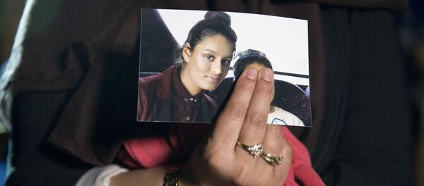 Renu, eldest sister of missing British girl Shamima Begum, holds a picture of her sister while being interviewed by the media in central London, on February 22, 2015 Renu, eldest sister of missing British girl Shamima Begum, holds a picture of her sister while being interviewed by the media in central London, on February 22, 2015 - Sputnik International