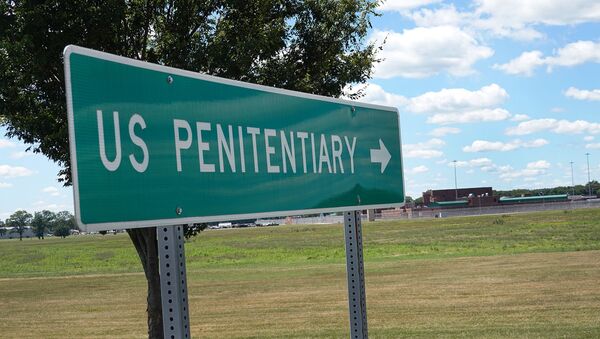 A sign sits on the edge of the property at the Federal Correctional Complex where Daniel Lewis Lee is scheduled to be executed on July 13, 2020 in Terre Haute, Indiana - Sputnik International