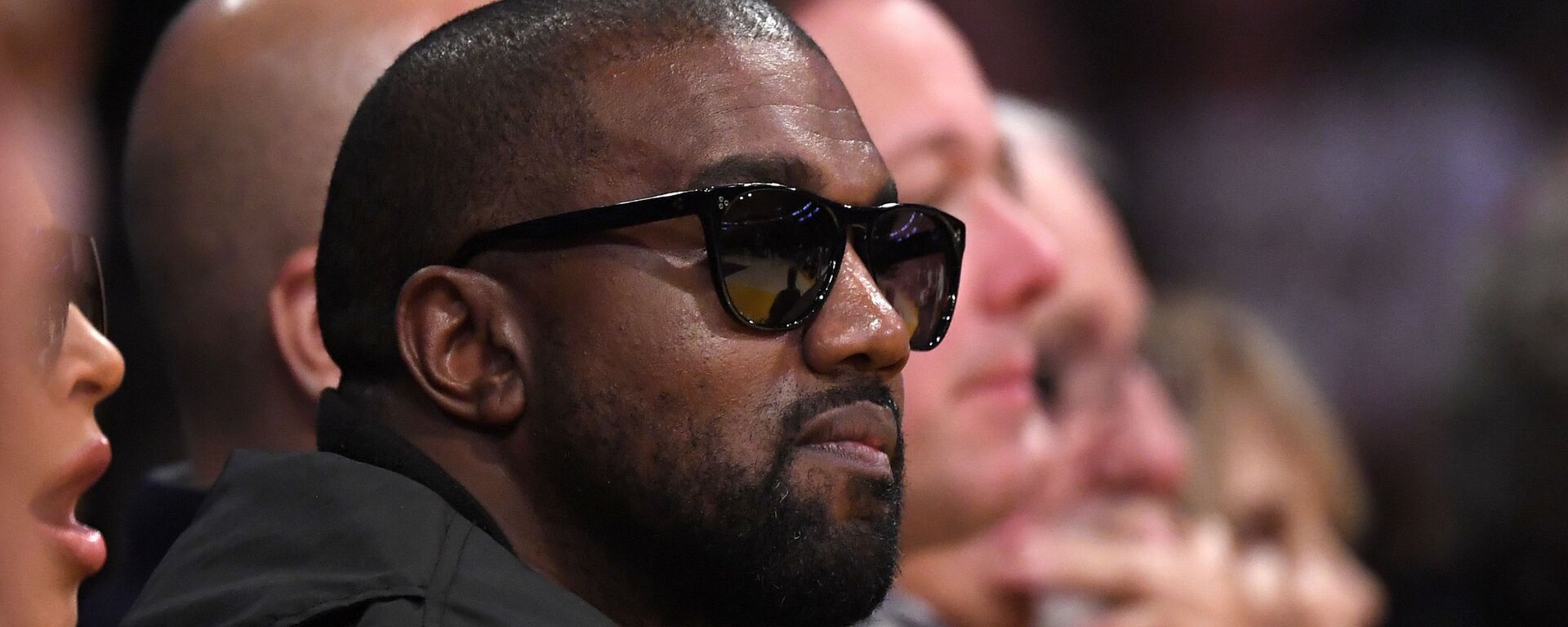 In this Jan. 13, 2020 file photo, Rapper Kanye West watches during the second half of an NBA basketball game between the Los Angeles Lakers and the Cleveland Cavaliers in Los Angeles. Drawings by West from when the rapper was a high school student in Chicago are now worth thousands of dollars, according to an appraiser. - Sputnik International, 1920, 13.10.2022