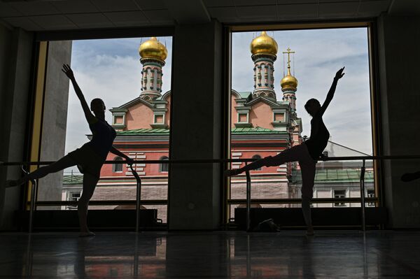 Ballet dancers during a rehearsal at the Kremlin Ballet Theater - Sputnik International