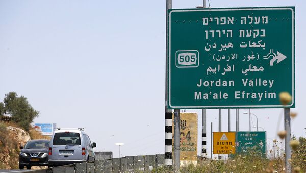 Cars with Palestinian license plates drive through the Tapuach junction, near Nablus, towards the Jordan Valley in the West Bank, on July 1, 2020. - Sputnik International