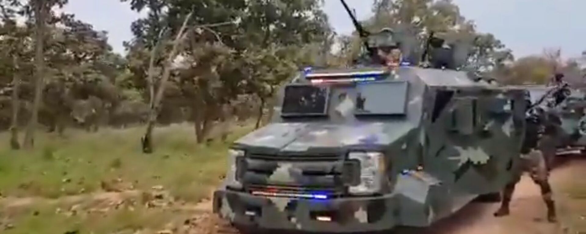 Jalisco New Generation Cartel (CJNG) allegedly shows off its military-grade equipment in a video distributed online - Sputnik International, 1920, 18.07.2020