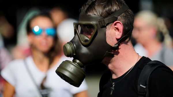 A man wears a gas mask as activists protest against the government's restrictions following the coronavirus disease (COVID-19) outbreak, in Berlin, Germany, July 18, 2020. - Sputnik International